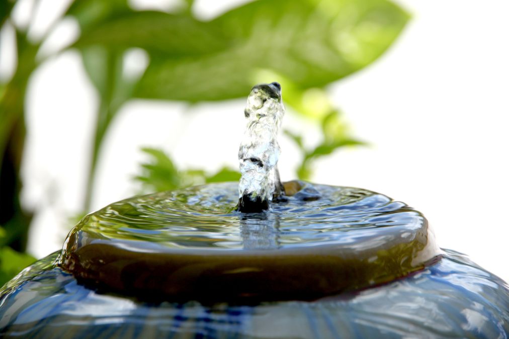 water feature with bubbling water